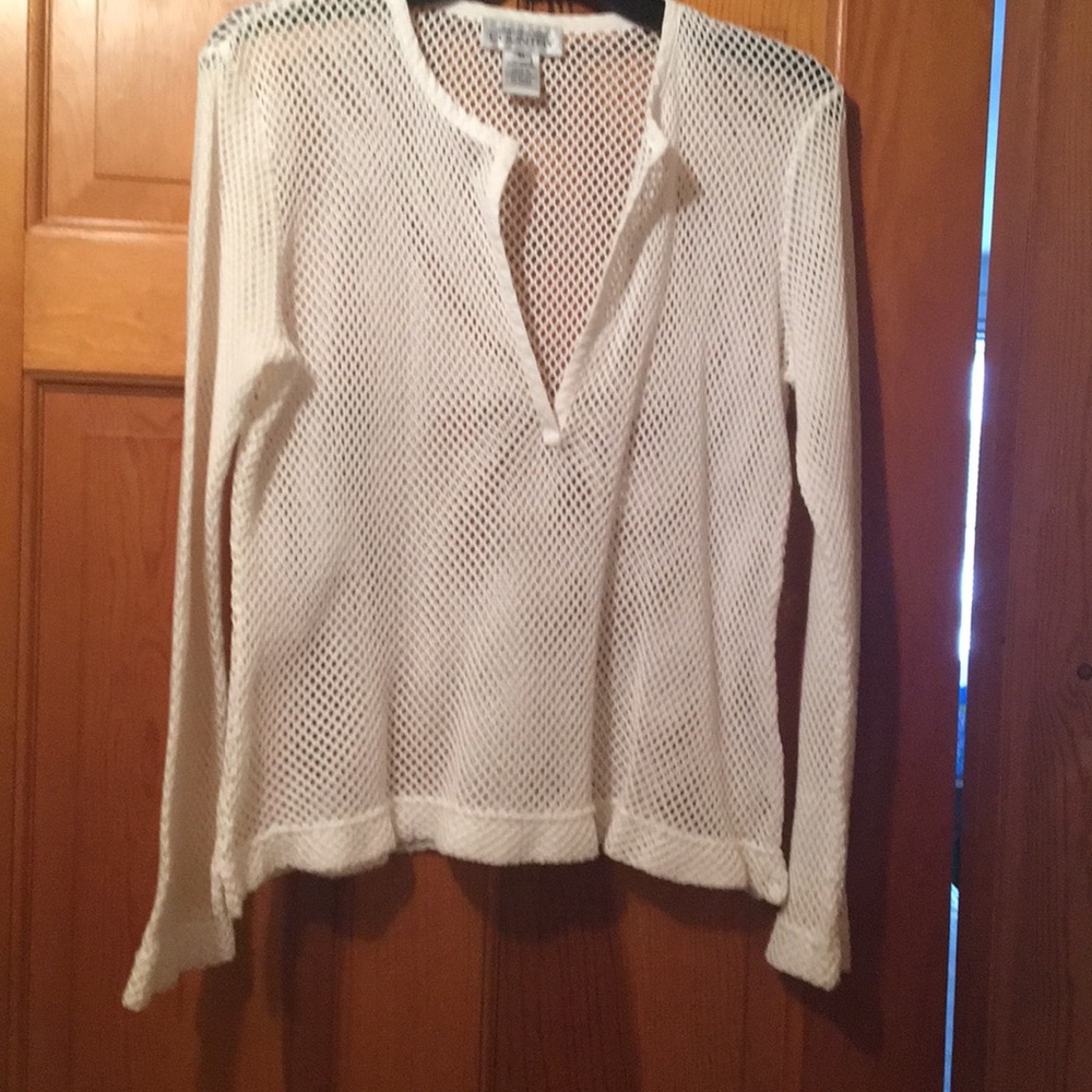 Woman’s Jones of New York shirt